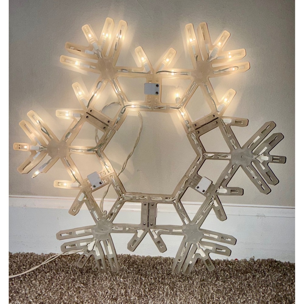 Lighted Snowflake Window Decoration 17in Christmas Decor *half of lights work*